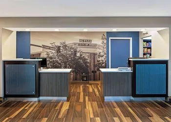 La Quinta Inn & Suites by Wyndham Atlanta South - Newnan hotel thumbnail 5
