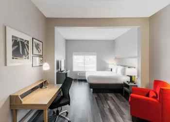 Townhome Inn And Suites hotel thumbnail 3