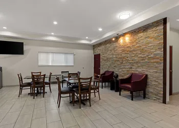 Red Lion Inn & Suites Caseyville hotel thumbnail 3