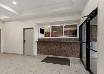 Red Lion Inn & Suites Caseyville hotel thumbnail 4