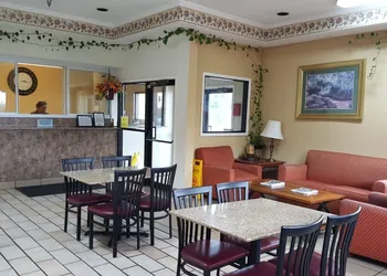 Red Lion Inn & Suites Caseyville hotel thumbnail 5