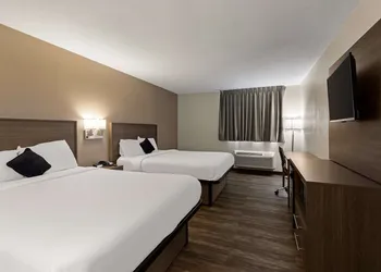 Red Lion Inn & Suites Caseyville hotel thumbnail 6