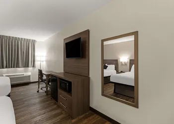 Red Lion Inn & Suites Caseyville hotel thumbnail 7