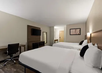 Red Lion Inn & Suites Caseyville hotel thumbnail 8