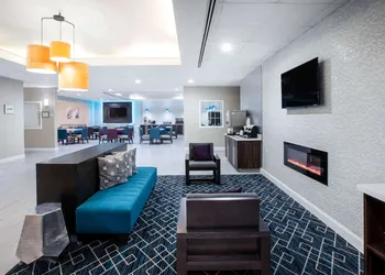 La Quinta Inn & Suites by Wyndham Lubbock North hotel thumbnail 4