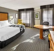 La Quinta Inn & Suites by Wyndham Macon hotel detail image 5