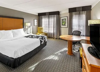 La Quinta Inn & Suites by Wyndham Macon hotel thumbnail 5