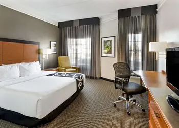 La Quinta Inn & Suites by Wyndham Macon hotel thumbnail 6