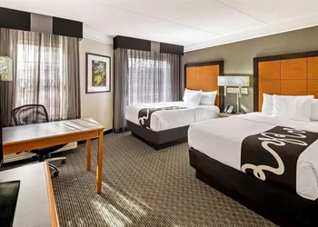 La Quinta Inn & Suites by Wyndham Macon hotel thumbnail 7
