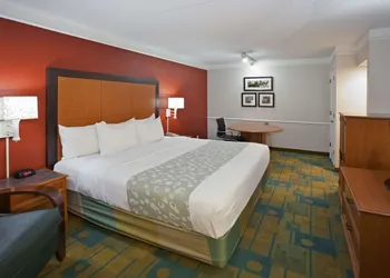 La Quinta Inn by Wyndham Phoenix Sky Harbor Airport hotel thumbnail 6