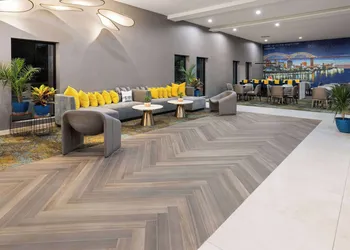La Quinta Inn & Suites by Wyndham Memphis I-240 hotel thumbnail 5