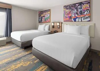 La Quinta Inn & Suites by Wyndham Memphis I-240 hotel thumbnail 7