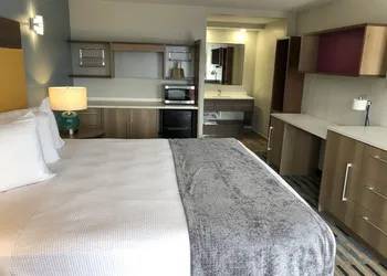 All Seasons Inn & Suites hotel thumbnail 6