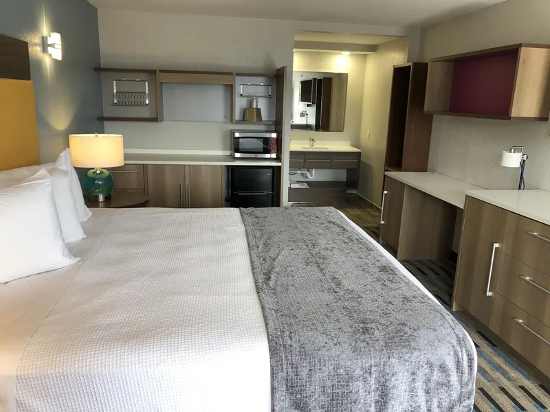 All Seasons Inn & Suites hotel detail image 6