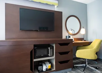 Hampton Inn & Suites Salt Lake City Airport hotel thumbnail 6