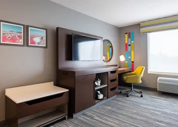 Hampton Inn & Suites Salt Lake City Airport hotel thumbnail 8