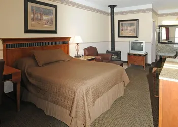 Silver Spruce Inn hotel thumbnail 4
