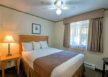 Silver Spruce Inn hotel thumbnail 8