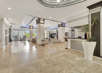 Ocean Manor Beach Hotel hotel thumbnail 2