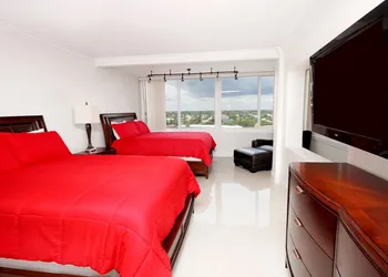 Ocean Manor Beach Hotel hotel thumbnail 7