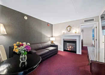 John Carver Inn & Spa hotel thumbnail 4