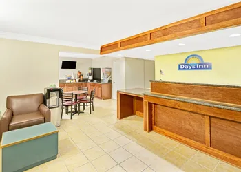 Days Inn by Wyndham Overland Park/Metcalf/Convention Center hotel thumbnail 2