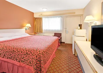Days Inn by Wyndham Overland Park/Metcalf/Convention Center hotel thumbnail 4