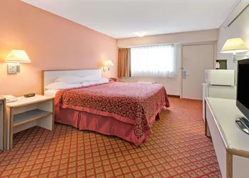 Days Inn by Wyndham Overland Park/Metcalf/Convention Center hotel thumbnail 5