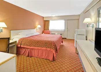Days Inn by Wyndham Overland Park/Metcalf/Convention Center hotel thumbnail 8