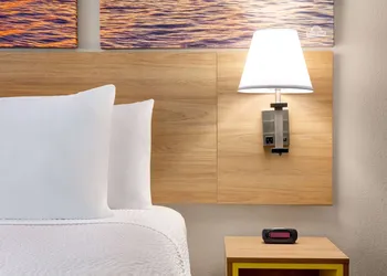 Days Inn by Wyndham Kansas City International Airport hotel thumbnail 8