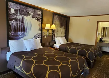 Super 8 by Wyndham Kansas City Airport North hotel thumbnail 5