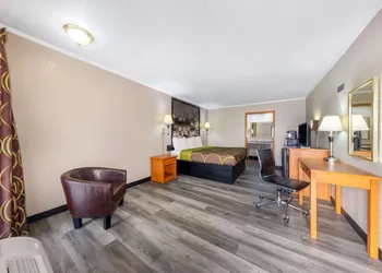 Super 8 by Wyndham Kansas City Airport North hotel thumbnail 7