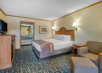 SureStay by Best Western Kansas City Country Inn North hotel thumbnail 5