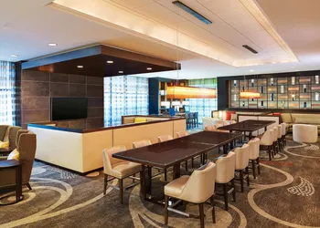 Hilton Kansas City Airport hotel thumbnail 2