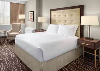 Hilton Kansas City Airport hotel thumbnail 6