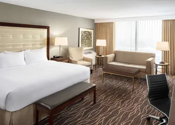 Hilton Kansas City Airport hotel thumbnail 7