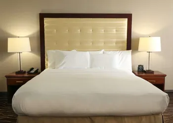 Hilton Kansas City Airport hotel thumbnail 8