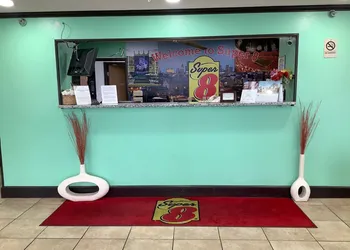 Super 8 by Wyndham Riverside/Kansas City hotel thumbnail 2