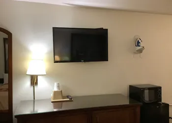 Super 8 by Wyndham Riverside/Kansas City hotel thumbnail 7