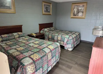 Interstate Inn Express hotel thumbnail 3