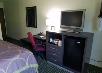 Super 8 by Wyndham Independence Kansas City hotel thumbnail 5
