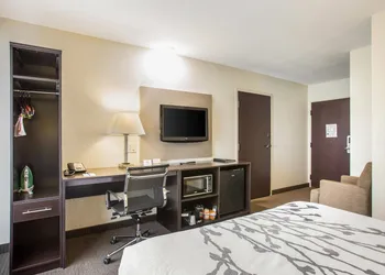 Quality Inn Kansas City International Airport hotel thumbnail 3