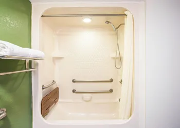 Quality Inn Kansas City International Airport hotel thumbnail 6