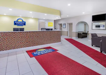 Days Inn & Suites by Wyndham Williamsburg Colonial hotel thumbnail 3