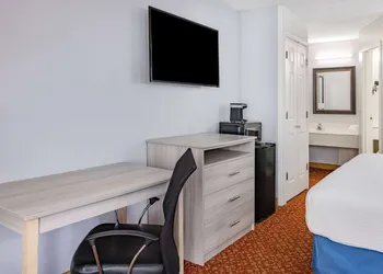 Days Inn & Suites by Wyndham Williamsburg Colonial hotel thumbnail 8