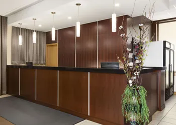 Travelodge by Wyndham Edmonton West hotel thumbnail 2