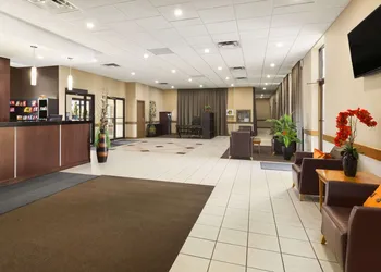 Travelodge by Wyndham Edmonton West hotel thumbnail 5