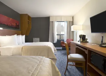 Travelodge by Wyndham Edmonton West hotel thumbnail 6