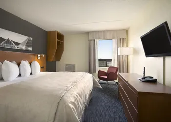 Travelodge by Wyndham Edmonton West hotel thumbnail 7