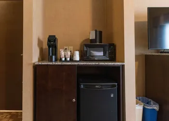 Best Western Plus South Edmonton Inn & Suites hotel thumbnail 5